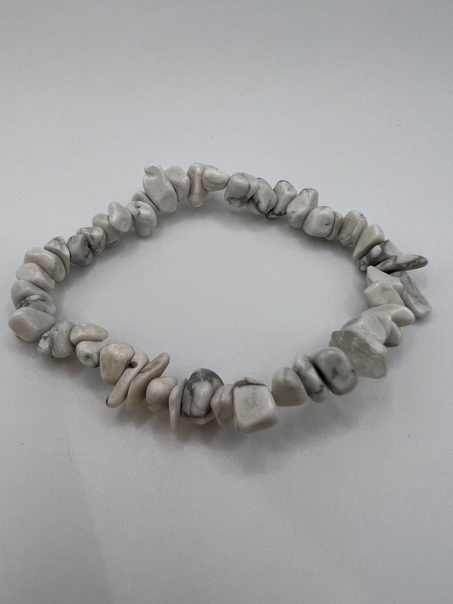 Howlite chip bracelet